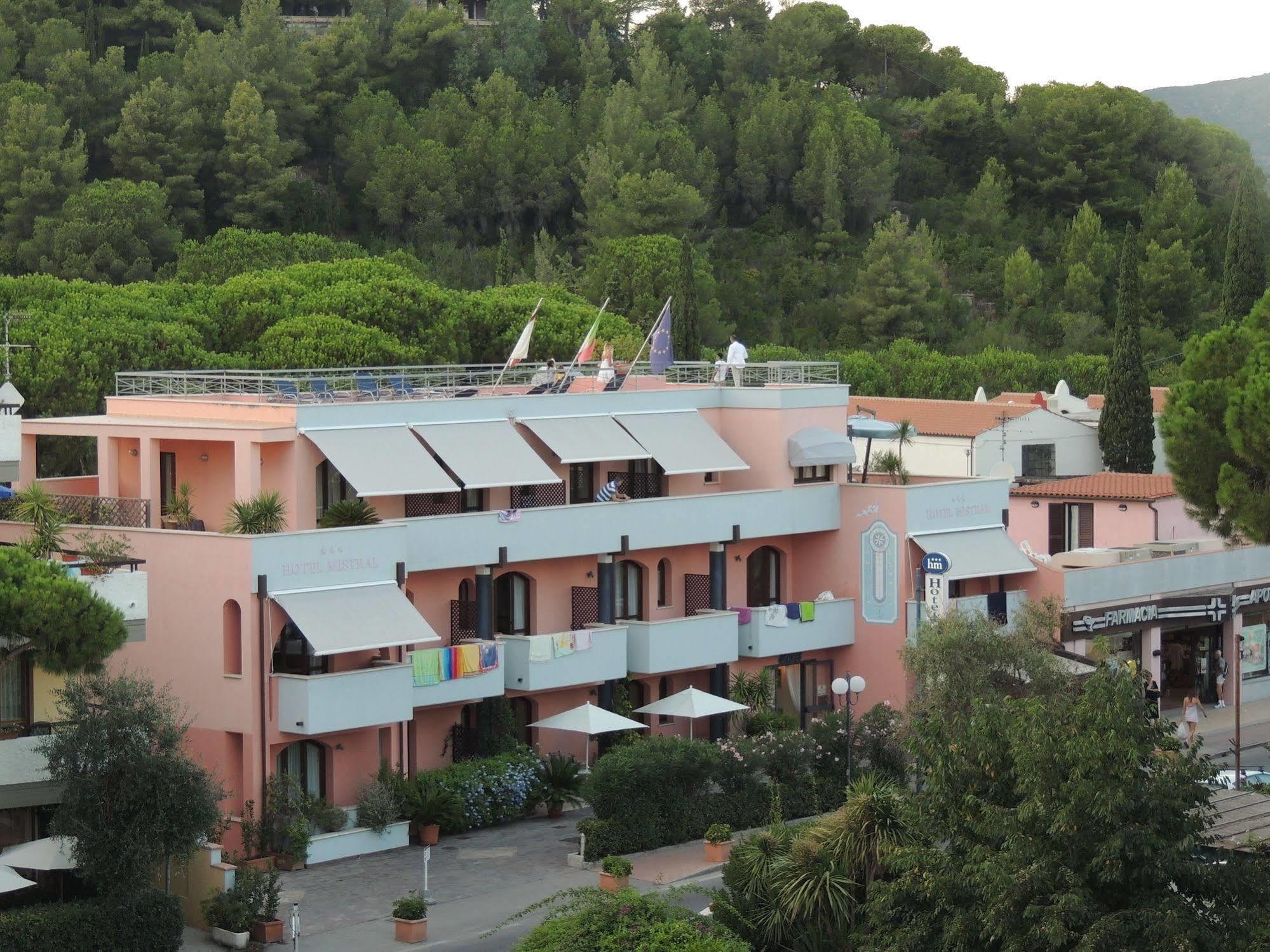 Mistral Hotel 3*